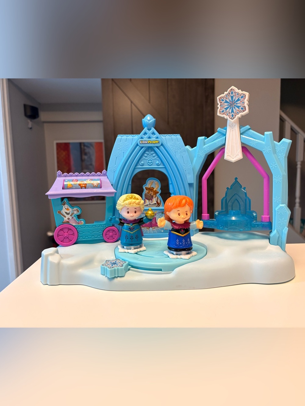 Fisher-Price Little People Disney Frozen  Arendelle Winter Wonderland Playset